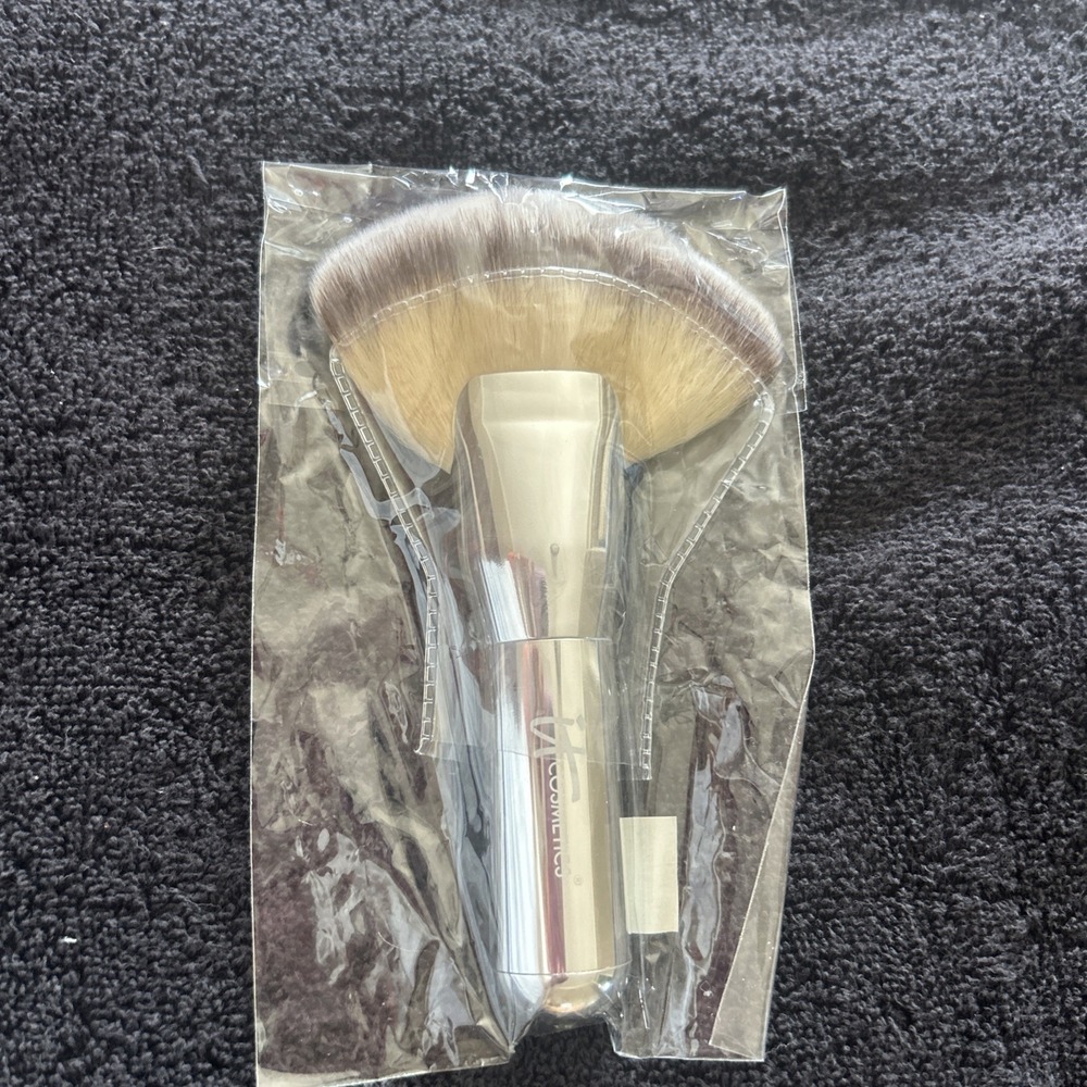 IT‎ Cosmetics Heavenly Luxe Mega Fan Brush C6093 - Full Size [NWOB Sealed]